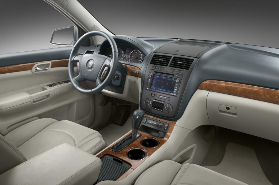 Интерьер Saturn Outlook XR AWD 2007 года  (фото 5 из 44)